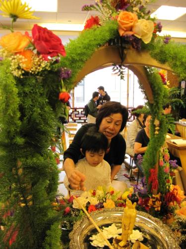 2012-bathing-buddha-ceremony 7826758140 o